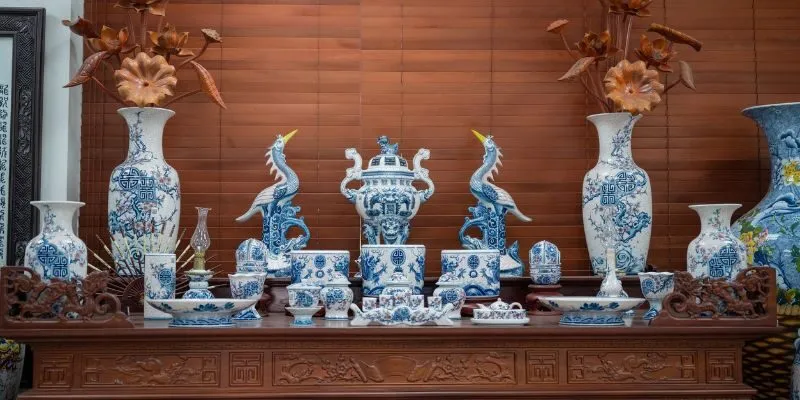 Bàn thờ gia tiên đúng phong thủy cần những vật phẩm gì?