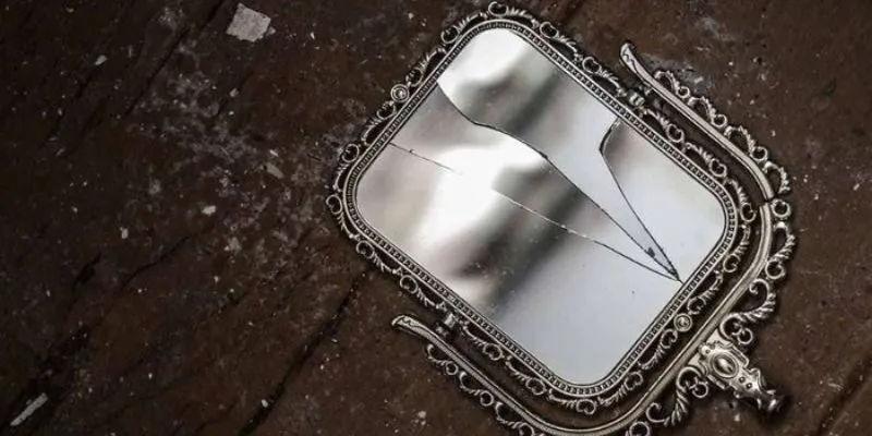 Cách hóa giải điềm xui khi vỡ gương hiệu quả nhất