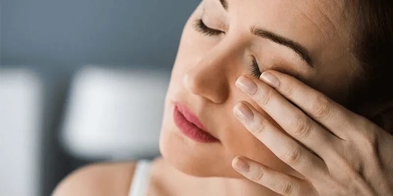 Giật mắt trái điềm gì ở nam và nữ có khác nhau không?