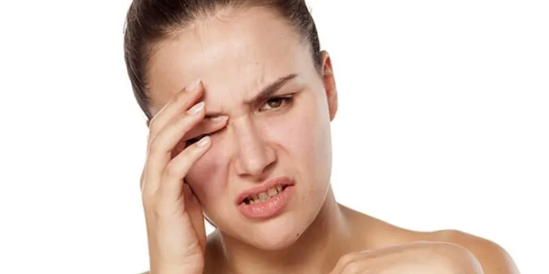 Góc nhìn giật mắt phải theo khoa học và tâm linh