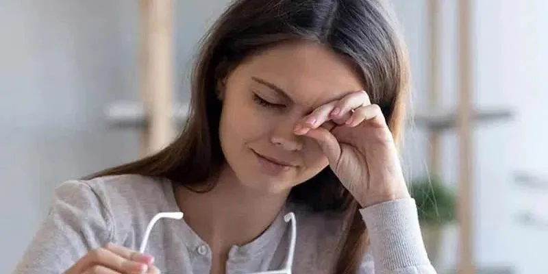 Nguyên nhân dẫn đến hiện tượng mắt trái giật là gì?