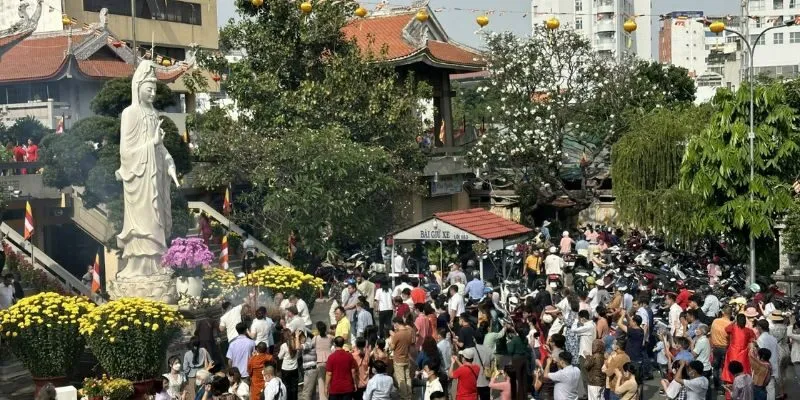 Những hoạt động mở đầu năm mới mang lại may mắn và phúc lành